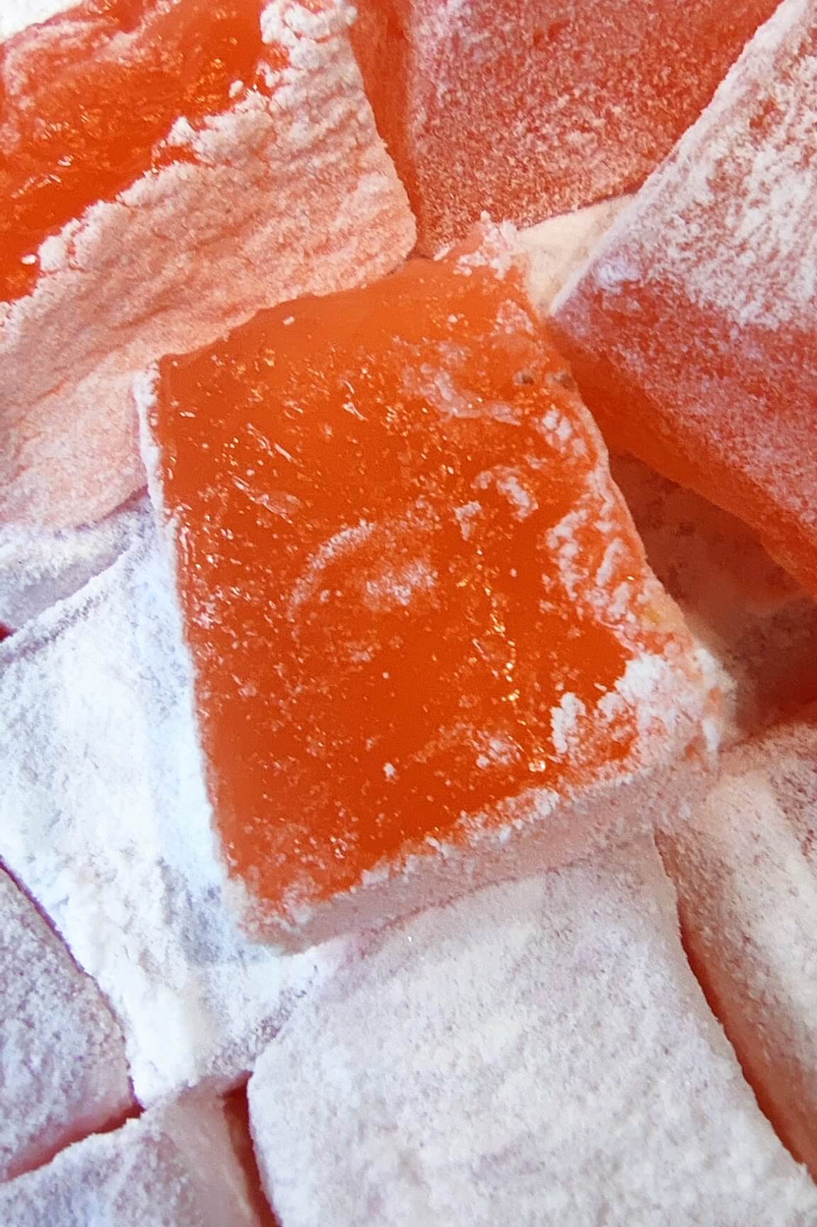 Λουκούμια Σύρου με γεύση τριαντάφυλλο Λουκούμια Σύρου με γεύση τριαντάφυλλο