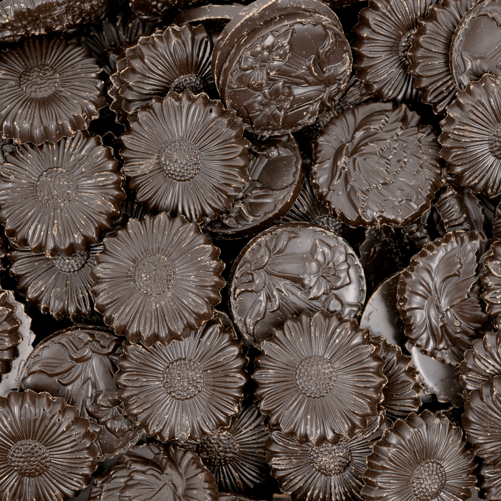 Chocolate daisies with dark chocolate